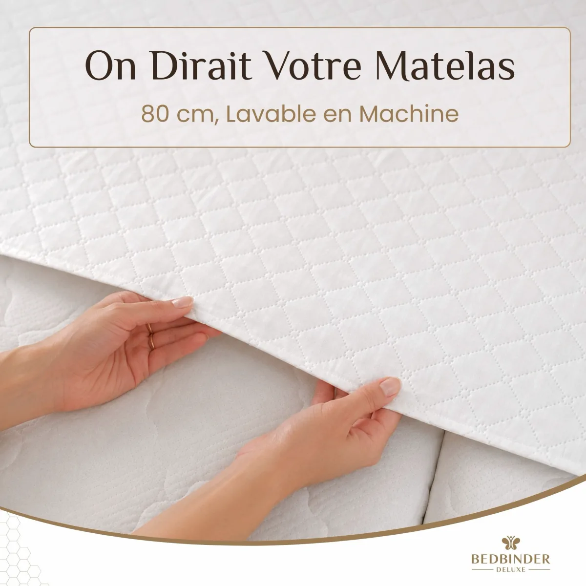 Deux mains soul&egrave;vent le tissu matelass&eacute; de 80 cm du Bedbinder Deluxe