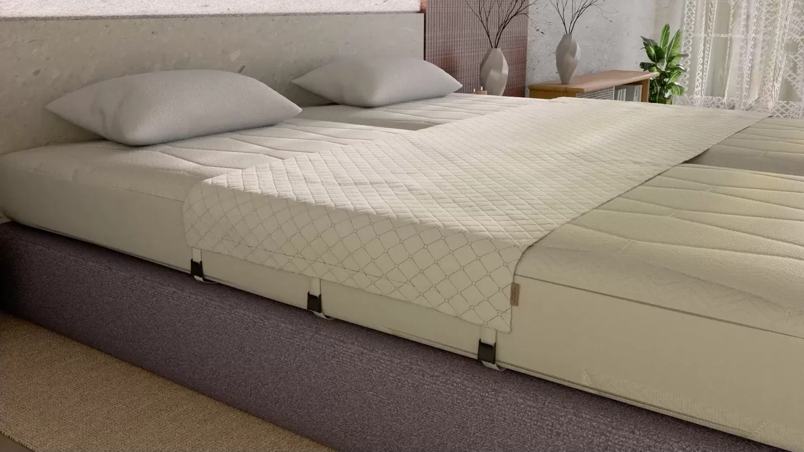 Twee matrassen strak tegen elkaar getrokken door de Bedbinder Deluxe, geen spleet zichtbaar